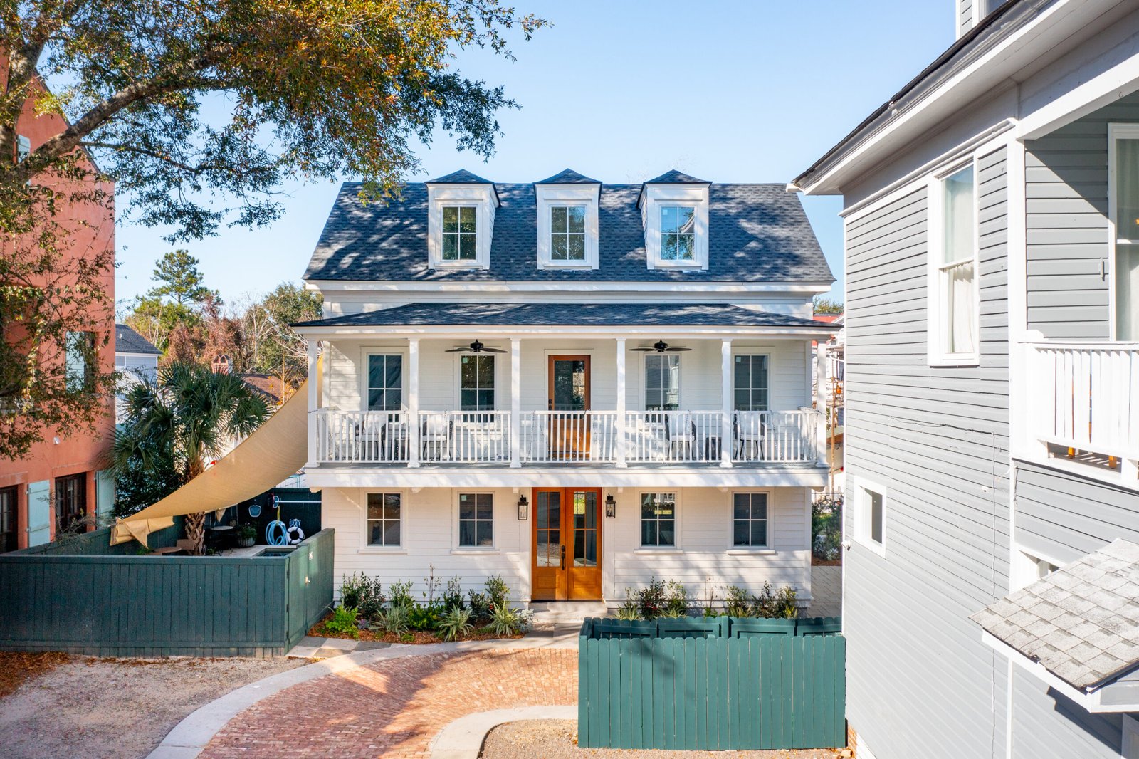 The Inn at 257 luxury private suites Charleston exterior view