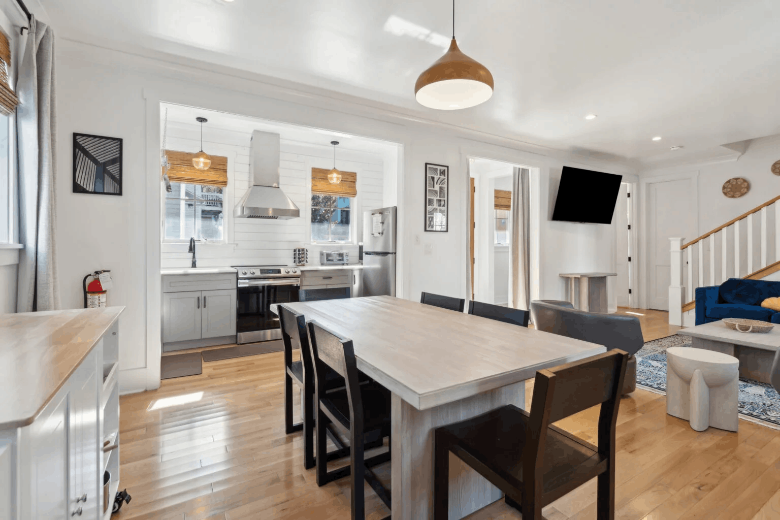 A bright, modern kitchen in an apartment at 257 Rutledge in Charleston SC